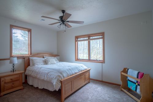 1300 Westbury Ct, Manitowoc WI  54220-8756 exterior