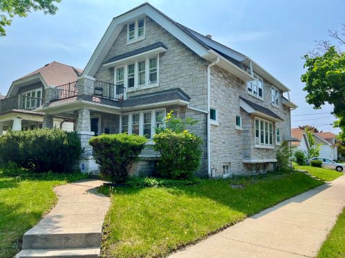4075 13th St, Milwaukee, WI 53209-6901