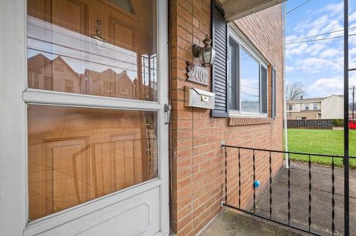 2007 Main St, Pittsburgh, PA 15215-2716