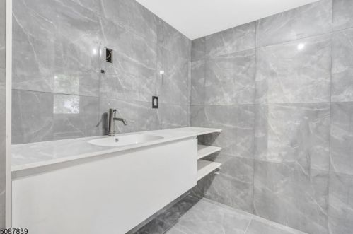 16 Dayton Cres, Bernardsville NJ  07924-2704 exterior