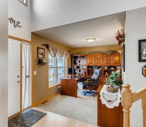 8028 Greenbriar Ln, Saint Paul, MN 55125-8472