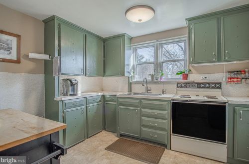 385 Zynn Rd, Downingtown PA  19335-1146 exterior