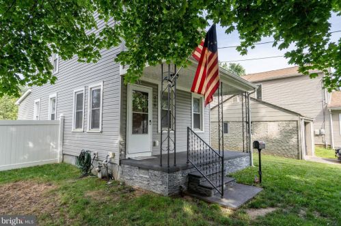 228 Bank St, Yardley, PA 19067-1226