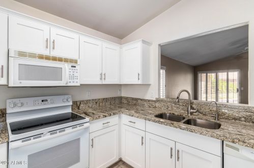 2319 Aire Libre Ave, Phoenix, AZ 85022-2952