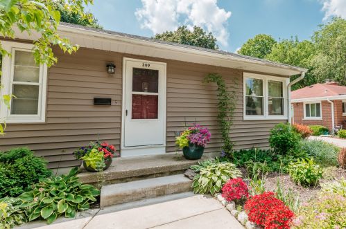 209 Hoover Ave, Waukesha, WI 53186-6629