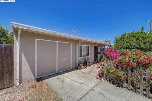 57 Harbor Dr, West Pittsburg, CA 94565-1414