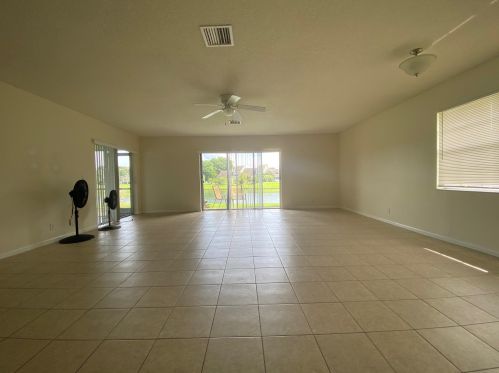 1412 Riverside Cir, West Palm Beach, FL 33414-5517