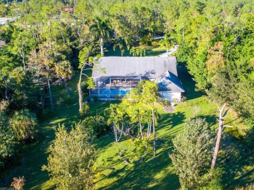 7040 Sable Rdg Ln, Naples FL 34109-3869 exterior