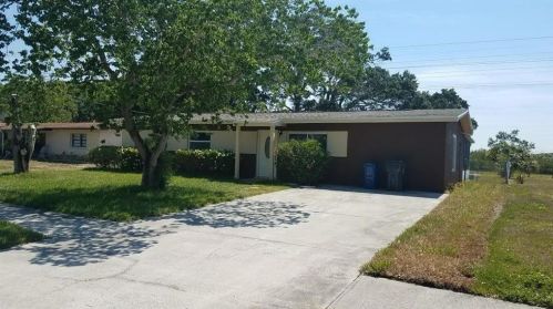 335 Country Club Dr, Oldsmar, FL 34677-3901