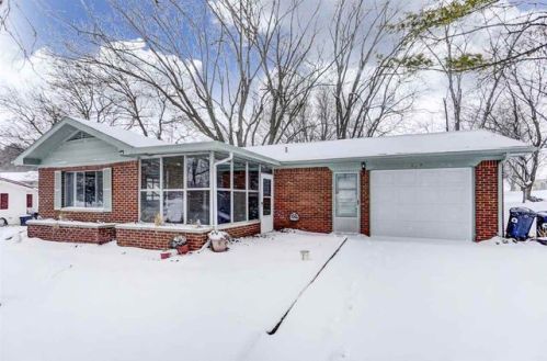 8597 Valentine Rd, Claypool, IN 46510-9392