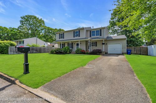 51 Camden Dr, Bricktown NJ 08723-7552 exterior