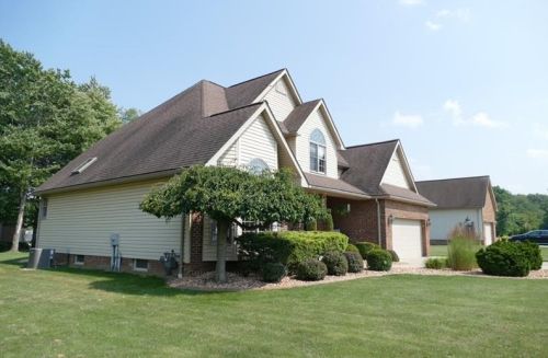 3104 Sugarberry Ln, New Castle PA  16105-1382 exterior