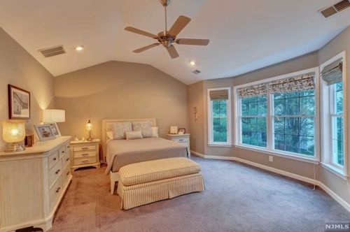 47 Hunters Run, Oakland NJ  07436-2346 exterior