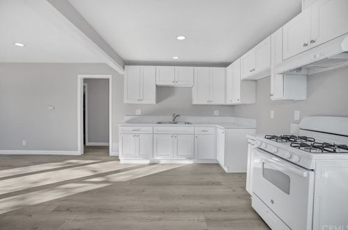 561 Royal Ave, Simi Valley CA  93065-4246 exterior