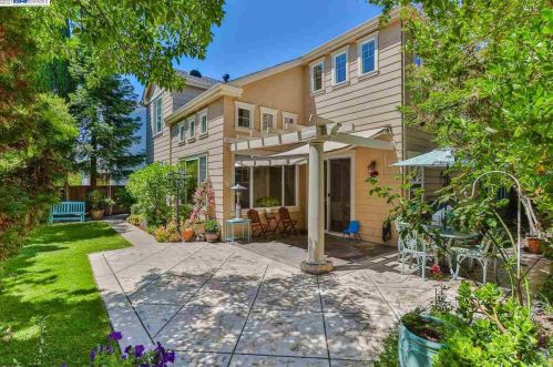 330 Langton Ct, San Ramon CA  94582-4692 exterior