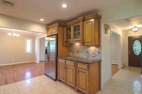 32 Maryland St, Huntington Station NY 11746-6945 exterior