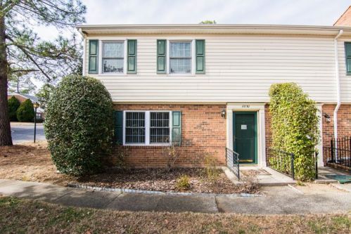 8850 Hunter Ridge Dr, Charlotte, NC 28226-4686