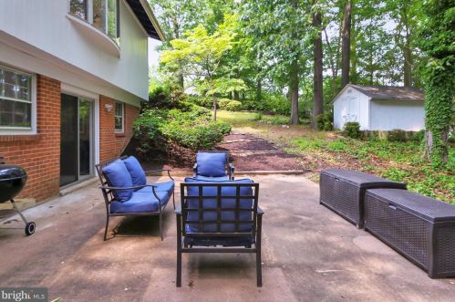 6401 Limerick Ct, Springfield VA  22152-1944 exterior