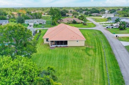 160 Saratoga Ave, Fort Pierce FL  34953-5974 exterior