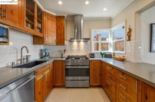 4434 Albert St, Oakland CA 94619-2721 exterior