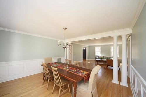 26 Oak Knoll Rd, Ridgefield CT  06877-4334 exterior