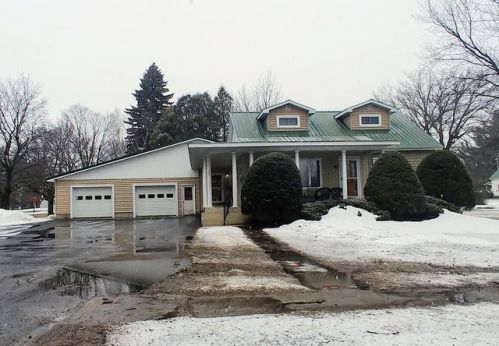 140 Park St, Malone, NY 12953-1218