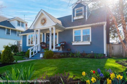 823 Dunlewy St, Tinton Falls, NJ 07712-5738