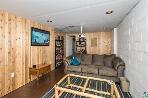815 Almac Dr, Duluth MN  55810-2744 exterior