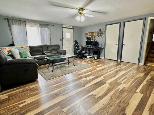 1069 Old Youngstown Rd, New Castle PA  16101-8731 exterior