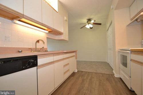 905 Cherrington Dr, Harrisburg PA  17110-9493 exterior