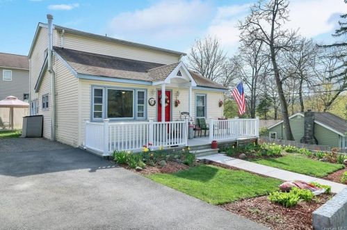 8 Stellar Dr, Greenwood Lake, NY 10925-2840