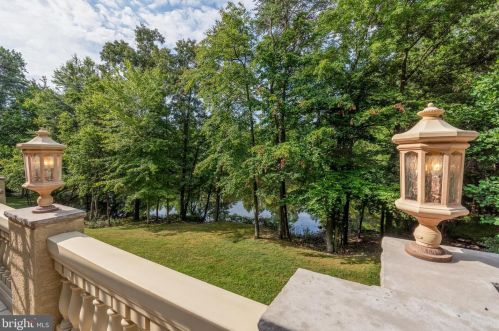 608 Kentland Dr, Great Falls VA  22066-1030 exterior