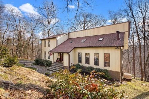 647 Sleepy Hollow Rd, Briarcliff, NY 10510-2515