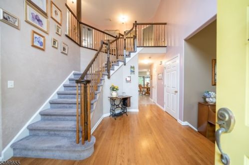 15 Gary Ct, Roxbury Township, NJ 07836-4300