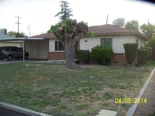 2833 Rowell Ave, Fresno, CA 93703-1541