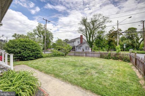 20 Loudoun St, Lovettsville VA  20180-8510 exterior