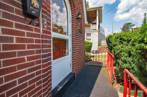 1907 Woodmont Ave, New Kensington, PA 15068-4120