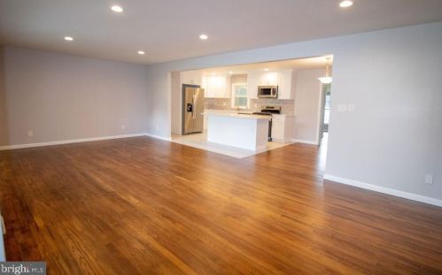 4 Thomas Ave, Berlin Boro, NJ 08009-2115