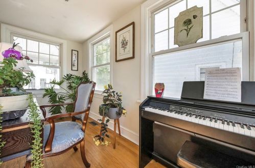 176 Davis Ave, White Plains NY  10605-3107 exterior