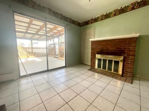 9 Cecile St, Lincoln RI  02865-3249 exterior