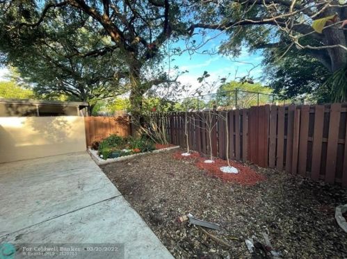 9667 15 Ct, Hollywood FL 33024-4429 exterior