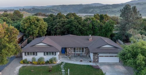 154 Marks Dr, Hollister, CA 95023-6340