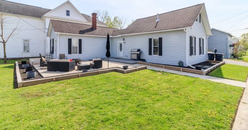 115 High St, Hebron, OH 43025-9038