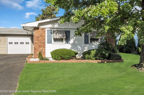 53 Watkins Rd, Bricktown, NJ 08724-2446