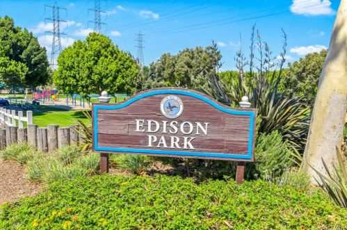 117 Harvard Ln, Seal Beach CA  90740-2508 exterior