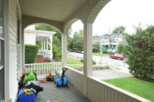 5 Maurice Ave, Crotonville NY  10562-5204 exterior