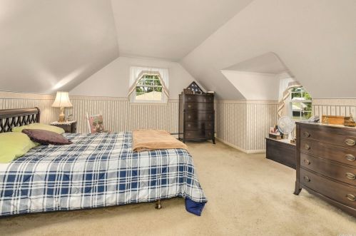 20 Clare Dr, Elwood NY  11731-1324 exterior