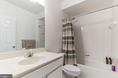 15575 Kelley Farm Ct, Woodbridge VA  22193-5784 exterior