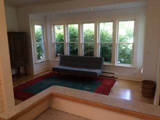 5710 Woodlawn Ave, Seattle WA  98103-5940 exterior