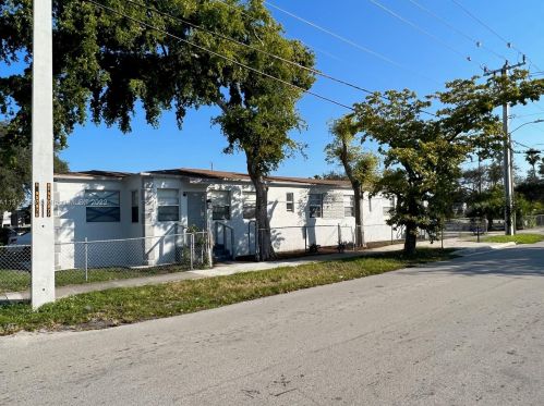 2525 23rd Ave, Hollywood FL  33020-1609 exterior